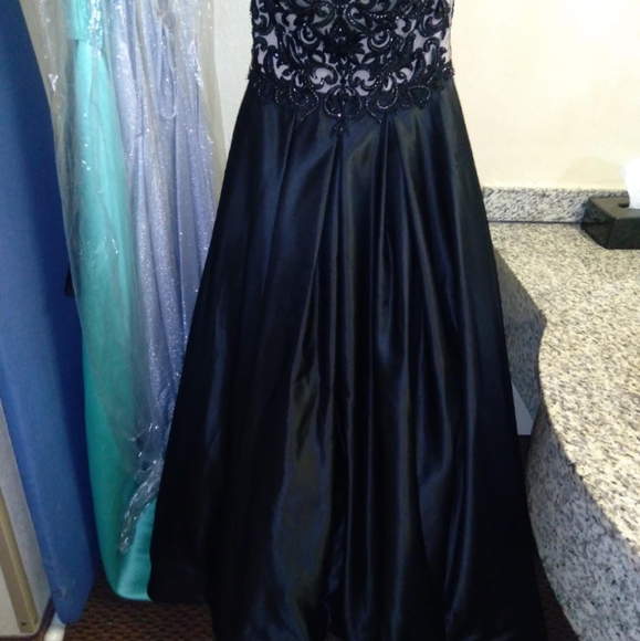 Prom gowns - Picture 9 of 9